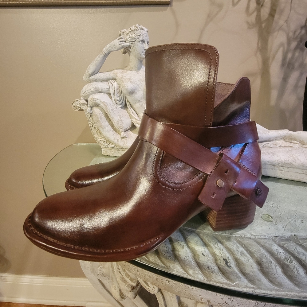 Ugg Elysium Leather Boot in Brown 9.5 #443 - Picture 3 of 17